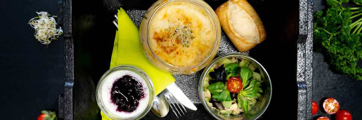 Le plateau repas avec plat à réchauffer